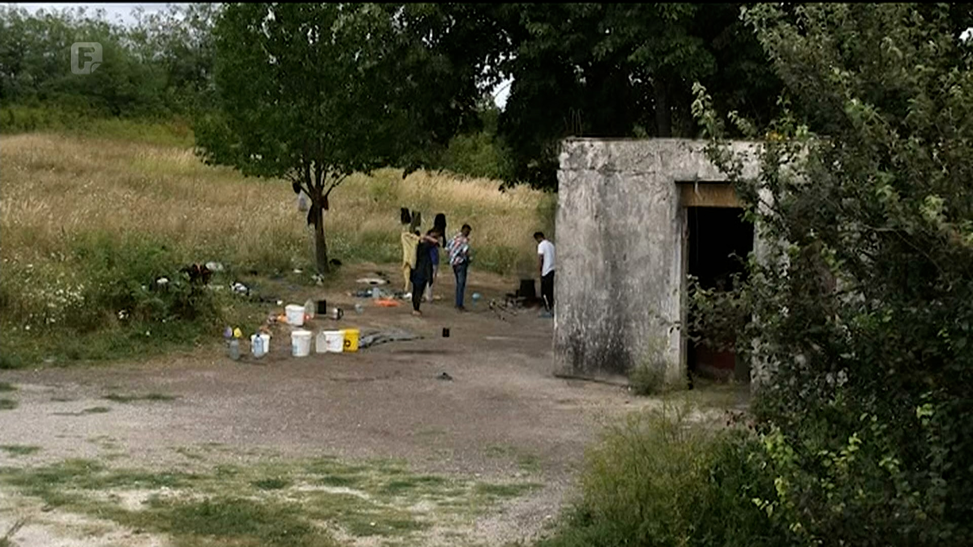 Umjesto u prihvatnim centrima, migranti u napuštenim objektima